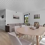 4 Bedroom Lovely In Hébergement de vacances *