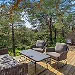 4 Bedroom Lovely In Hébergement de vacances *