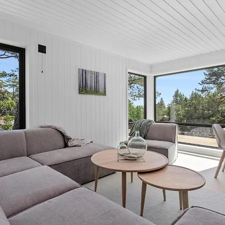 4 Bedroom Lovely In Risør