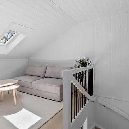 4 Bedroom Lovely In * 里瑟尔