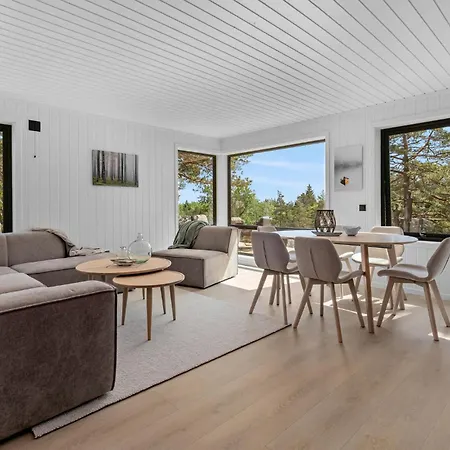 4 Bedroom Lovely In Сasa de vacaciones Risør