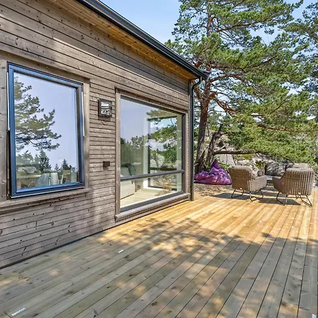 4 Bedroom Lovely In 里瑟尔