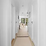 別荘 4 Bedroom Lovely In